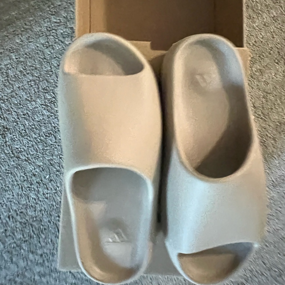 *SOLD* Yeezy slide pure size 10